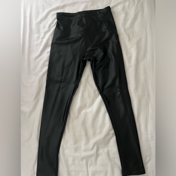 Medium Faux Leather Pants Black - Picture 5 of 5